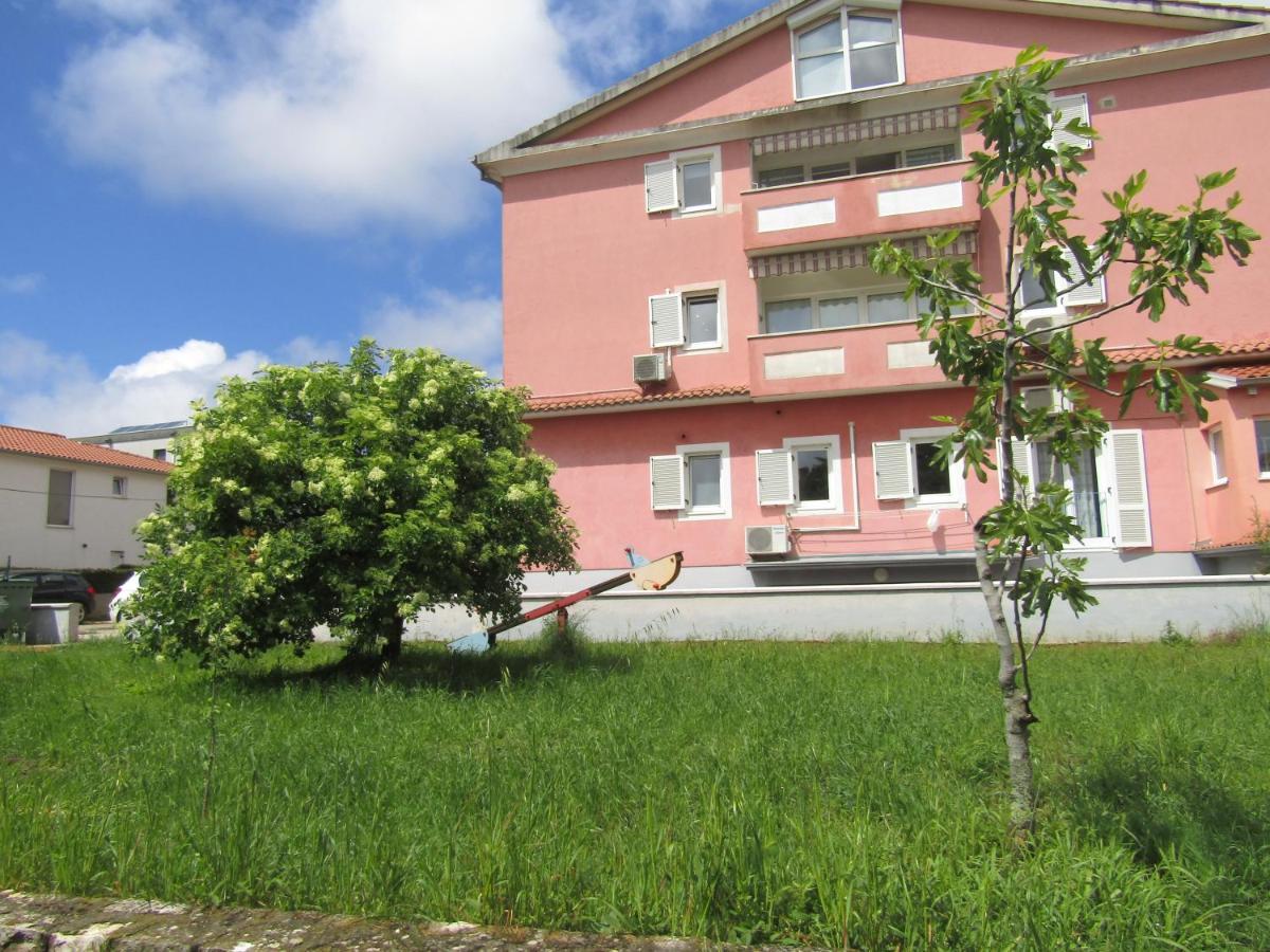 Green Garden Apartments Ровинь Экстерьер фото